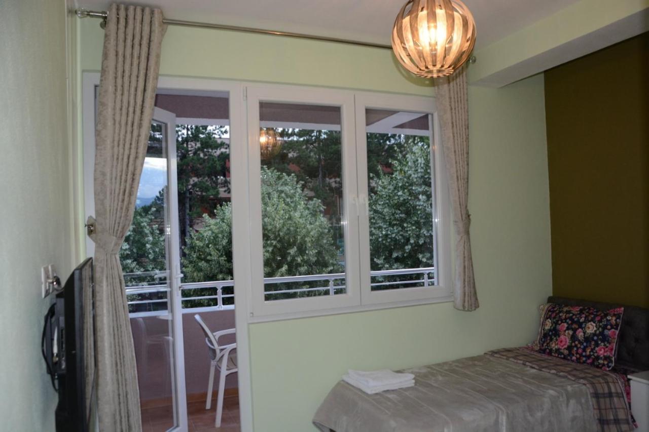 Royal Albania Hotel *
